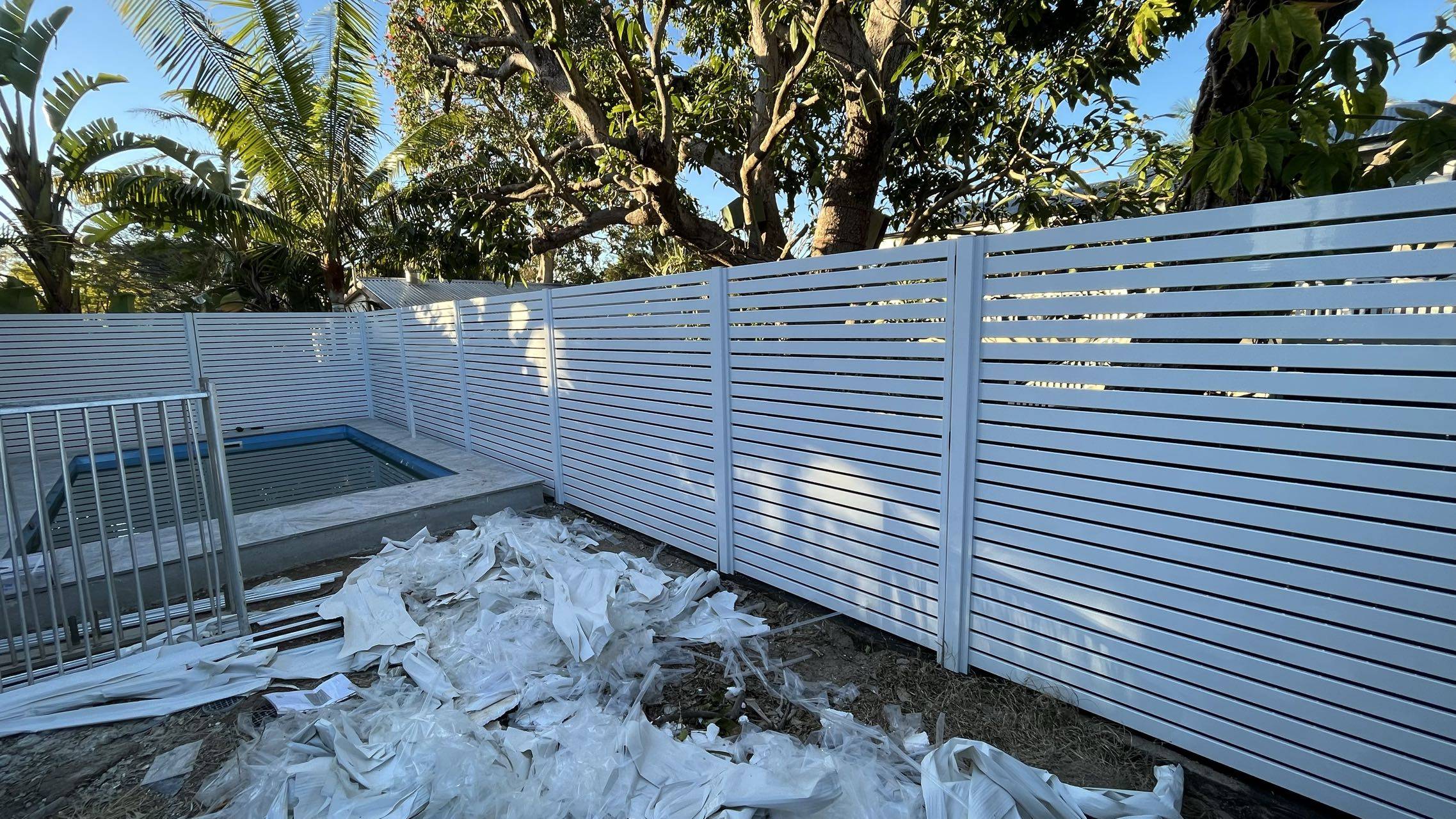 Aluminium fence: horizontal slat