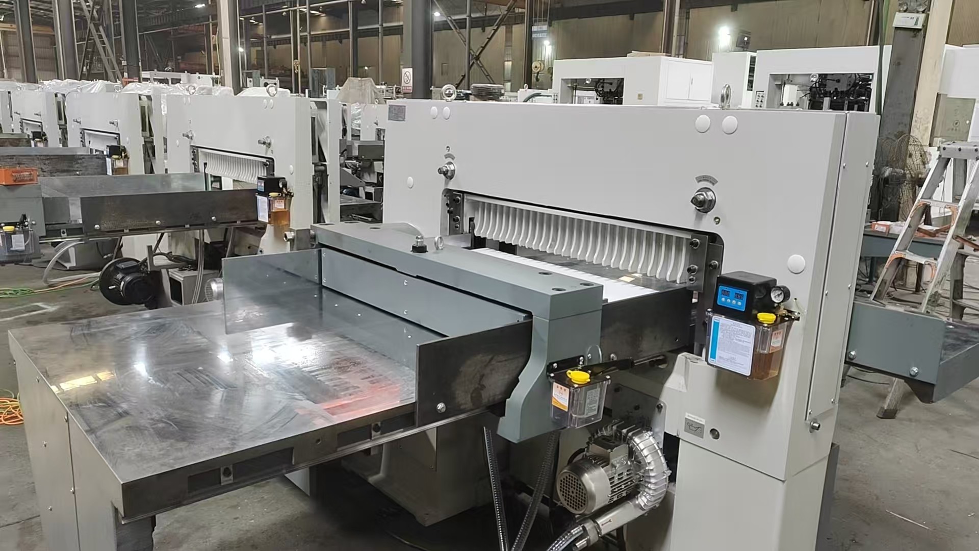 SWAN 920 paper cutting machine