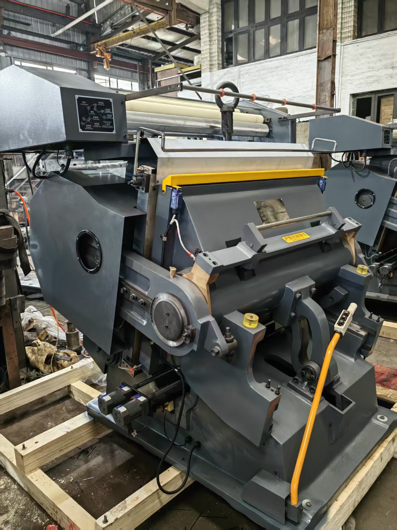 TYMB1100 Programed die cutting & hot foil stamping machine