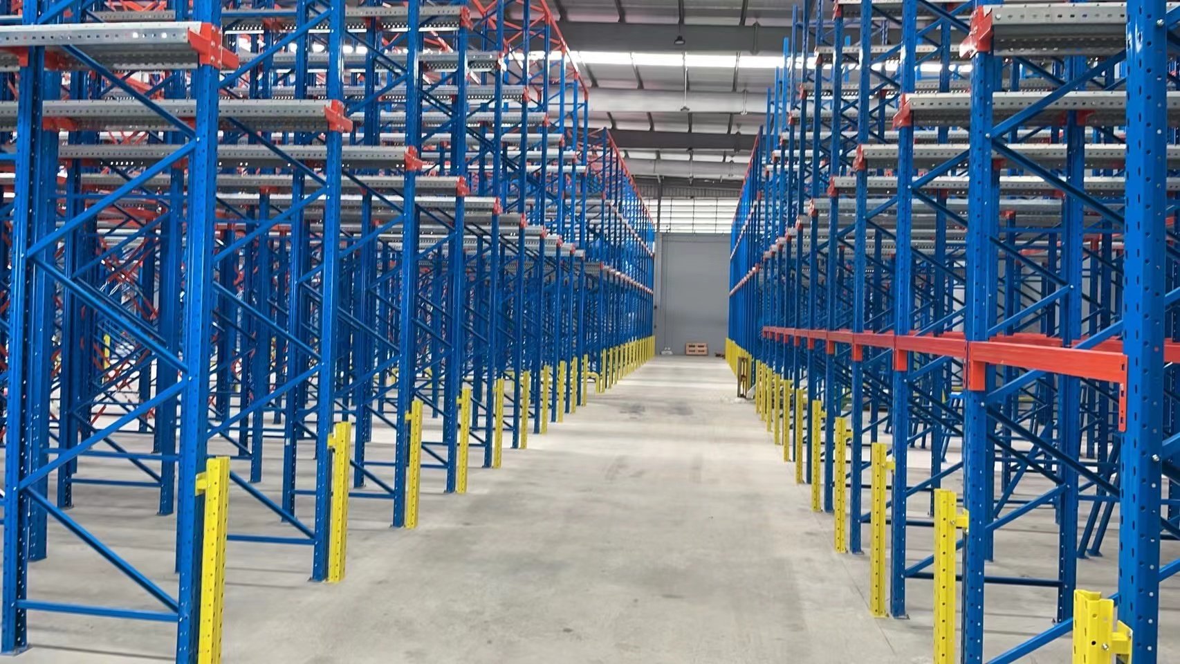 Thailand shuttle shelf case 3000 square meters warehouse 800kg per card board position