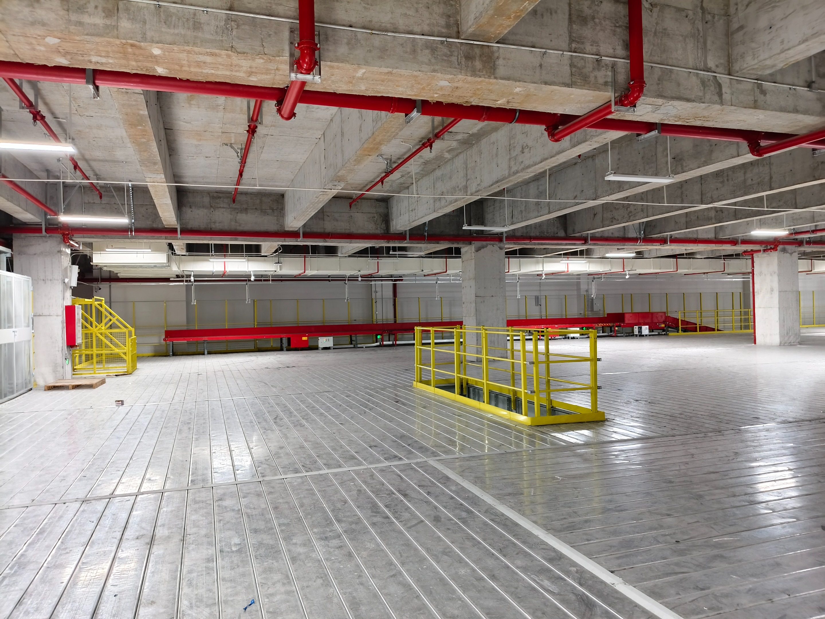 French steel structure case 2200 square meters load capacity 2 tons