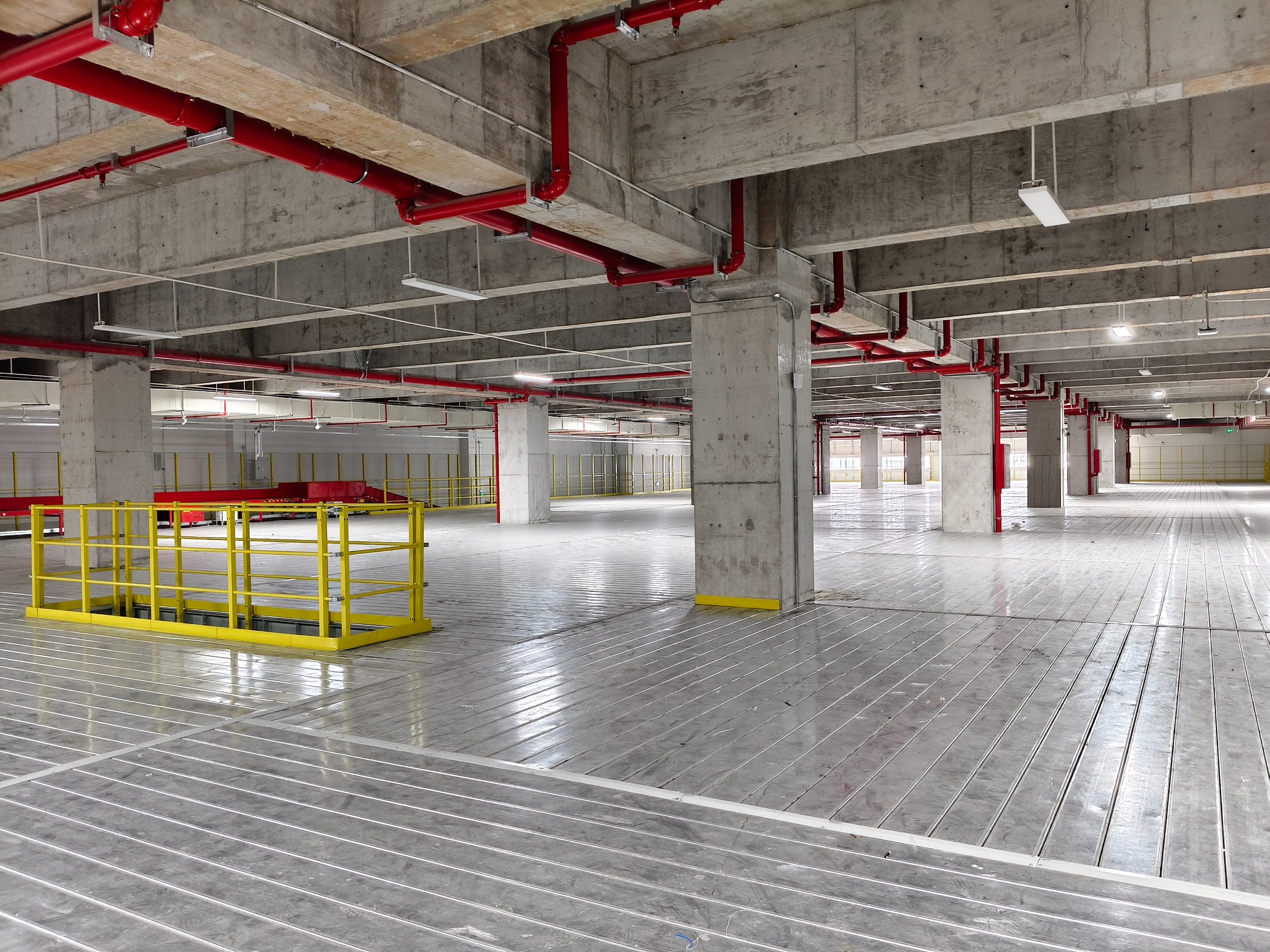 French steel structure case 2200 square meters load capacity 2 tons