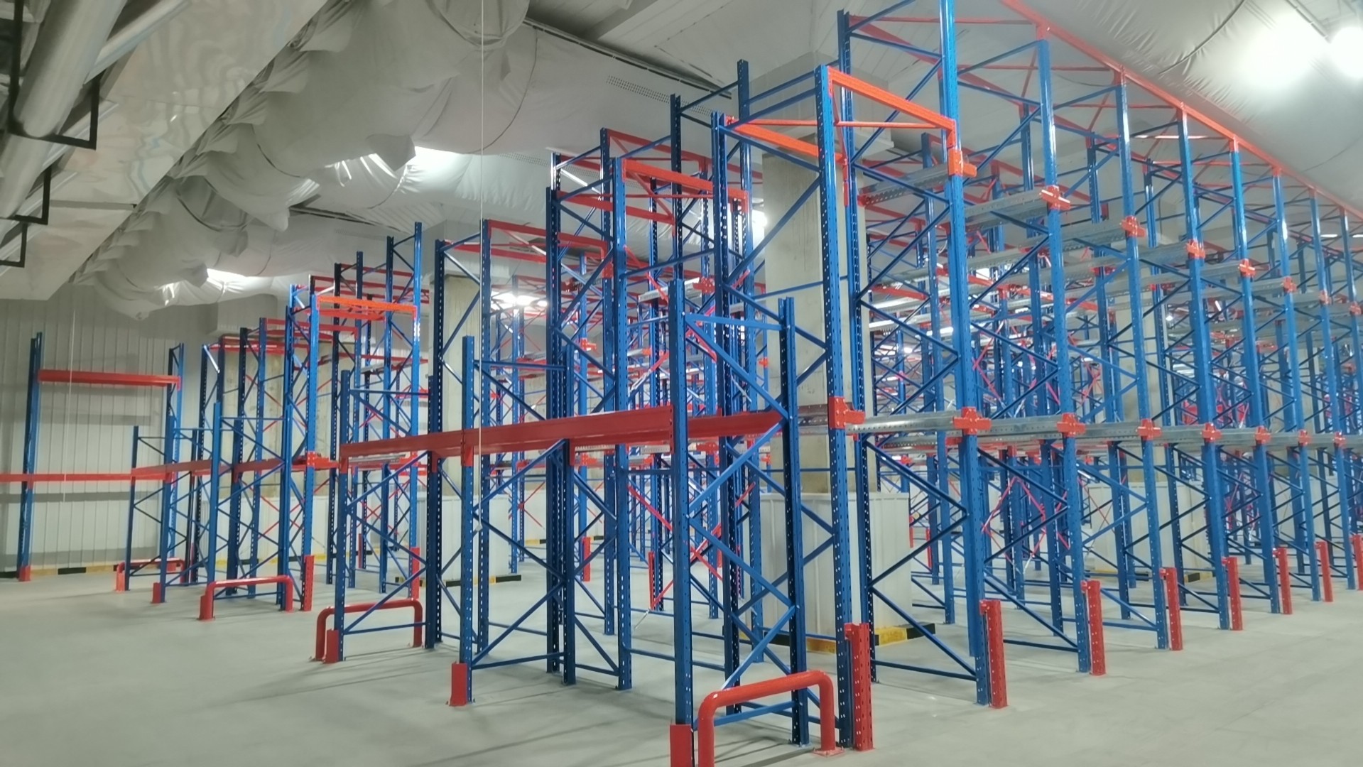 New zealand drive-in shelves 3000 ㎡ warehouse 1 ton per card position