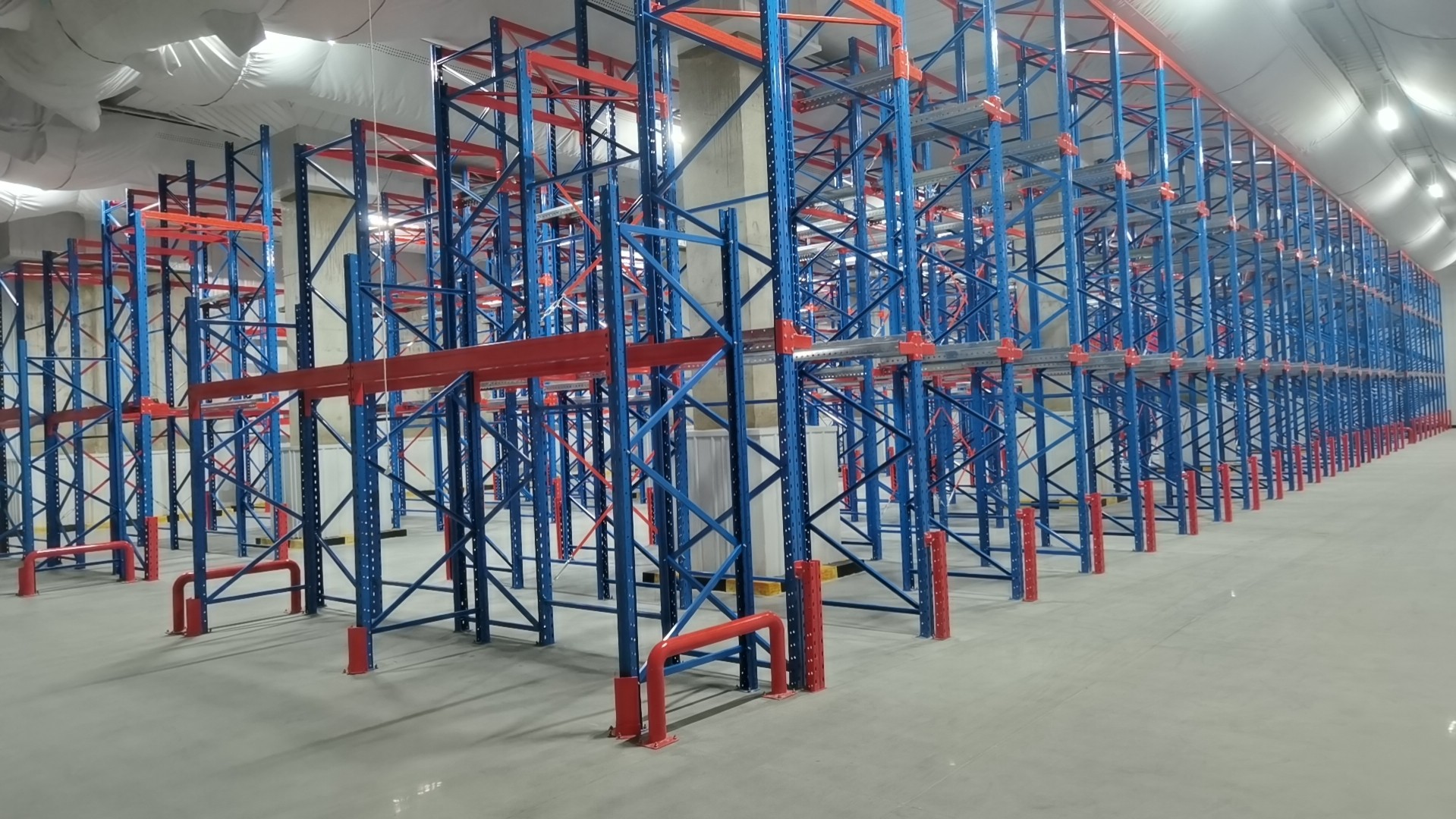 New zealand drive-in shelves 3000 ㎡ warehouse 1 ton per card position