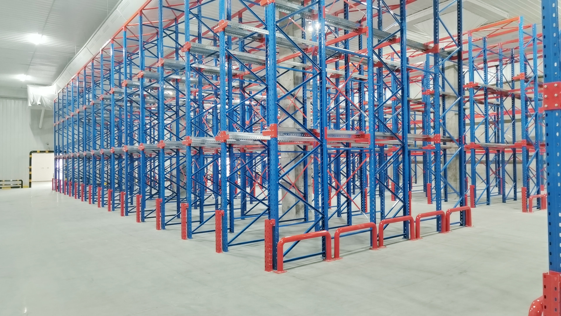 New zealand drive-in shelves 3000 ㎡ warehouse 1 ton per card position