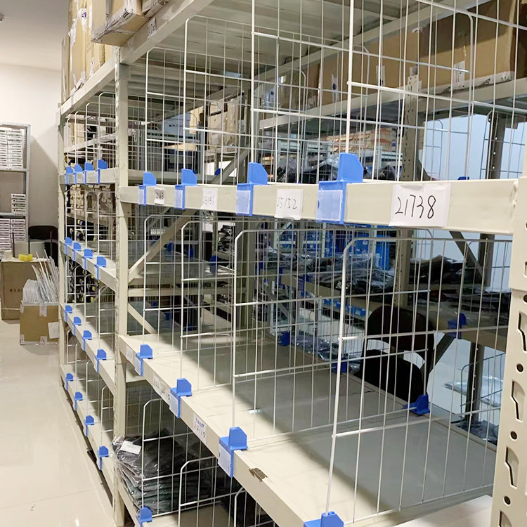 Shelf divider net