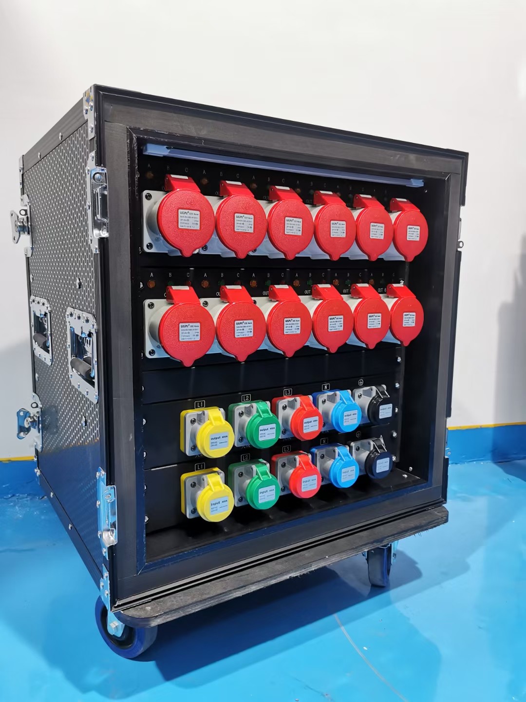 Electrical Stage 3 Phase 24CH Main Input Camlock With 16amp Connectors Rack Power Distribution Box