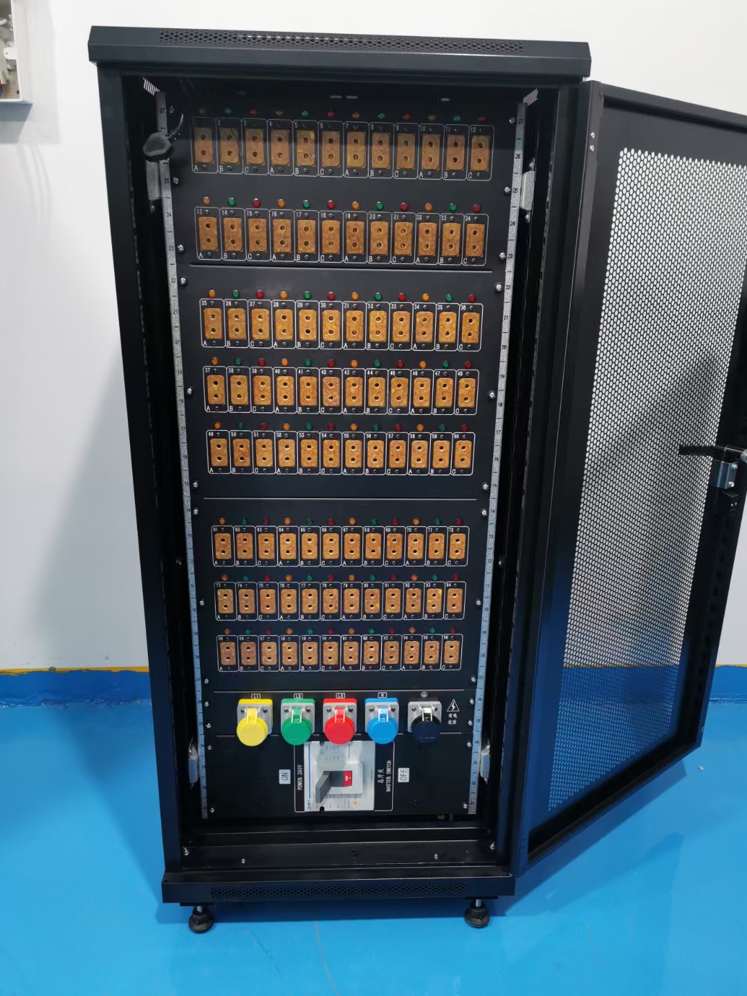 Electrical Stage 3 Phase 96CH Main Input Camlock With 16amp Connectors Rack Power Distribution Box