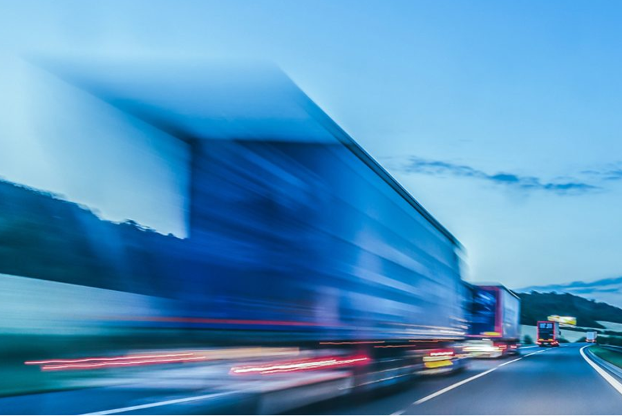 Valor del autotransporte de carga en la economía acelera 2.5% en el 3T24