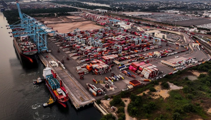 Puerto Lázaro Cárdenas se equipa con 14 shuttle carriers para optimizar el flujo logísticost