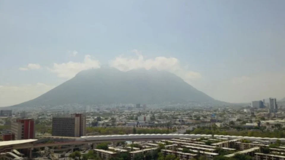 Monterrey se verá afectado por bruma y nube de polvo