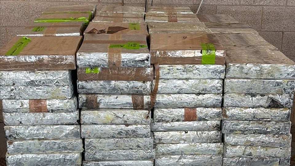 Encuentran en Texas cargamento de droga oculta en chiles y pepinos proveniente de México