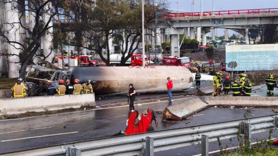 Sube a 10 la cifra de muertos por la explosión de un camión de gas en Ciudad de México
