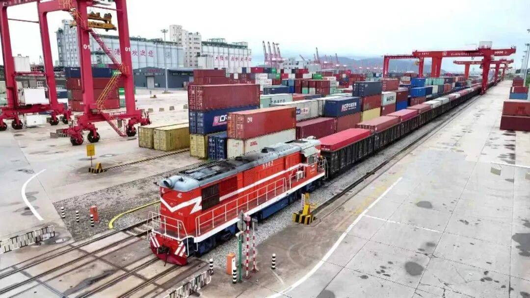 跨越18000列！首趟哈萨克斯坦葵花籽专列抵达连云港