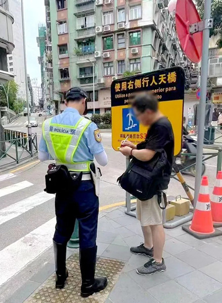 上月警檢控亂過馬路  逾七百八十宗升二倍