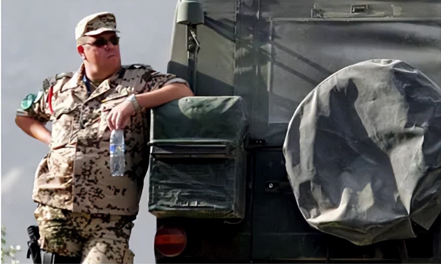 미국의 '비만 군인' 사건: 이미지 위기; 군사력에 대한 숨겨진 우려