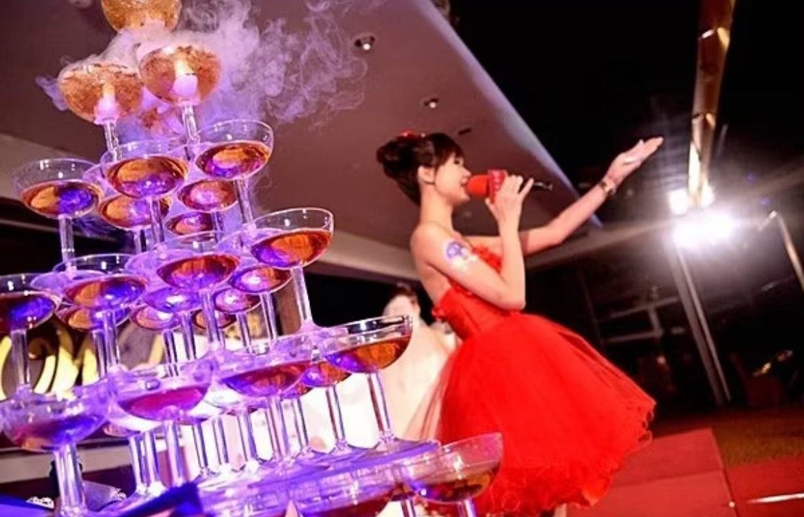 婚禮主持怎麼選？專業 vs. 親友主持差在哪？一次告訴你！