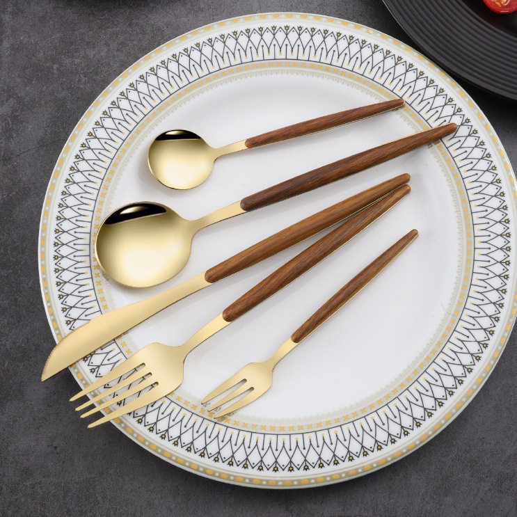 Knife, fork and spoon set