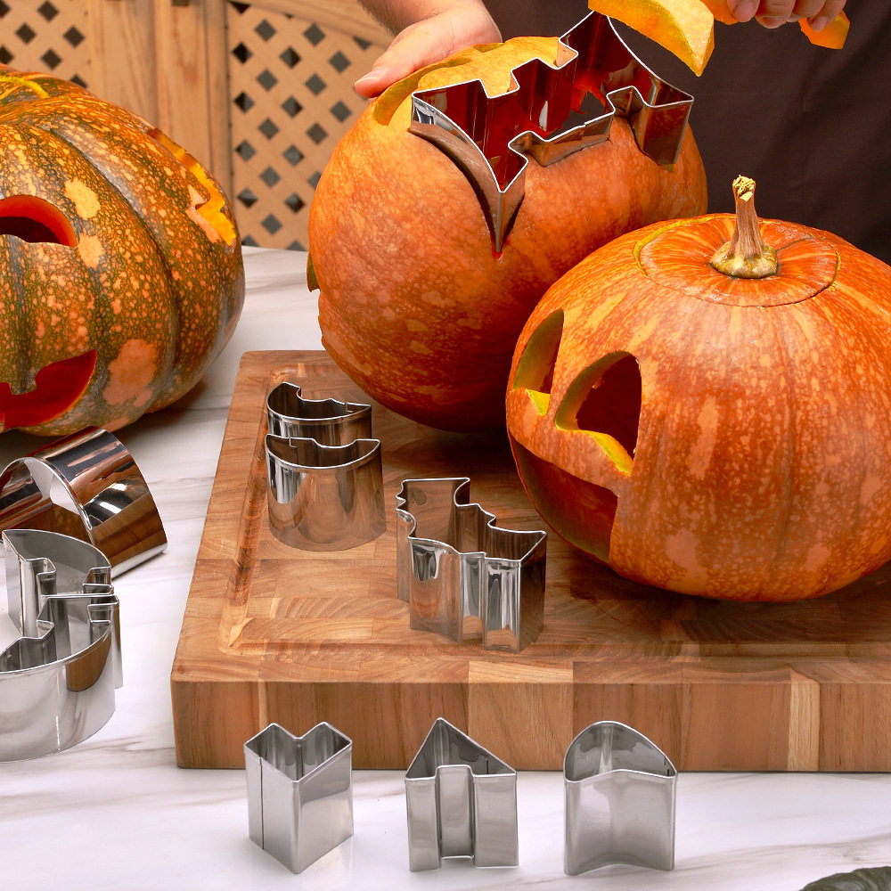 Halloween pumpkin carving set