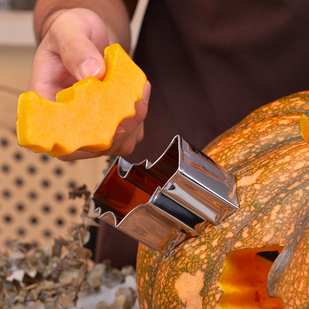 Halloween pumpkin carving set