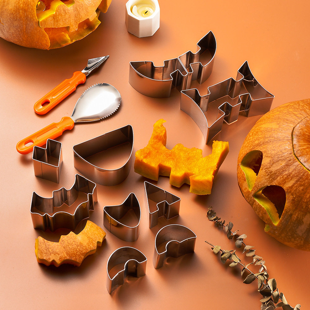 Halloween pumpkin carving set