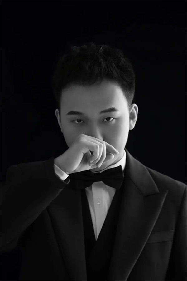 筑“见”匠心｜莫云飞：“00后”项目主管，以坚定信念引领项目航向，用决断力征服挑战。