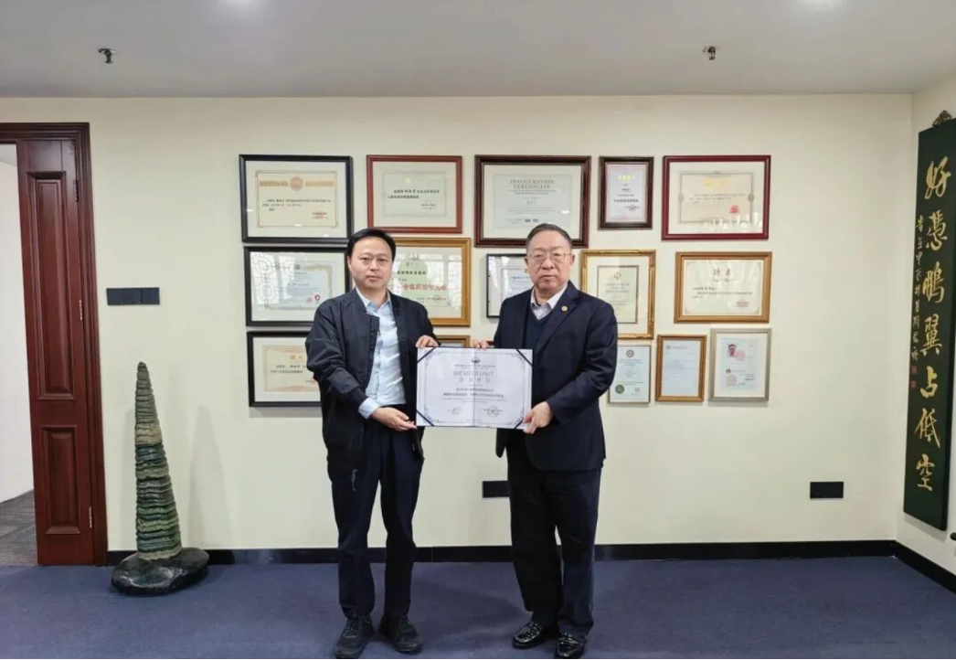 深圳市无人机行业协会会长杨金才为中津集团授牌，协同赋能低空经济！