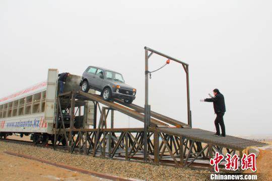 The vehicle arrives at the destination, ready to unload