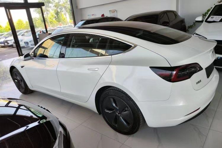 Tesla Model 3 445KM