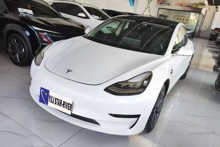 Tesla Model 3 445KM