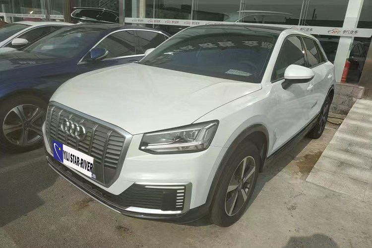 Audi Q2L E-TRON 265KM