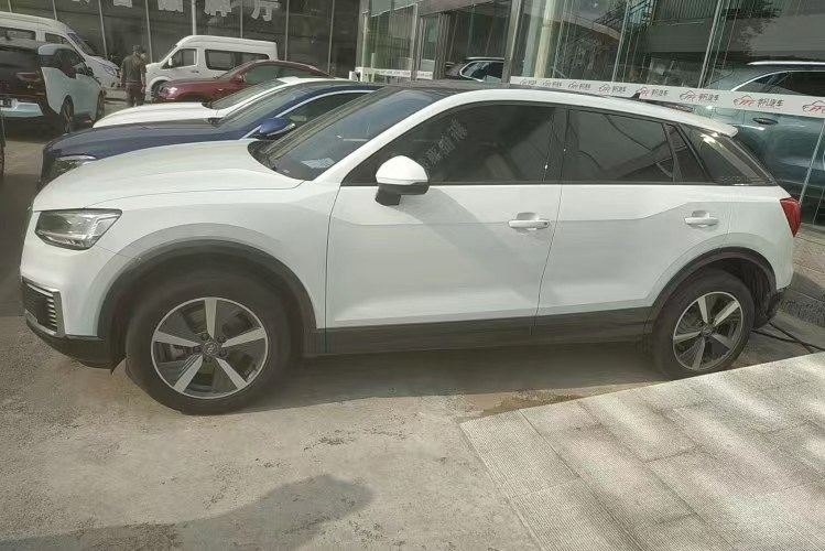 Audi Q2L E-TRON 265KM