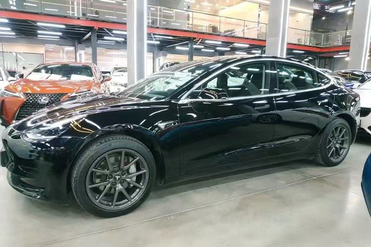 Tesla Model 3 460KM