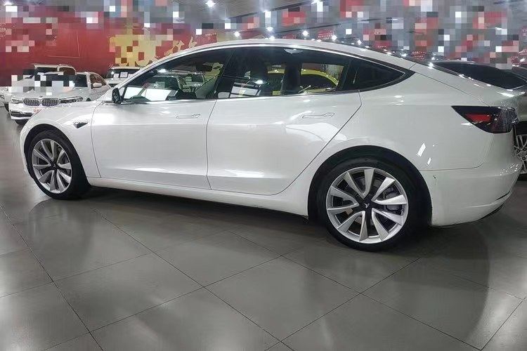 Tesla Model 3 460KM