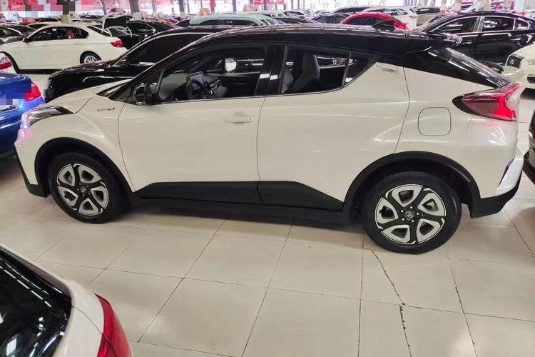 Toyota C-HR EV 400KM