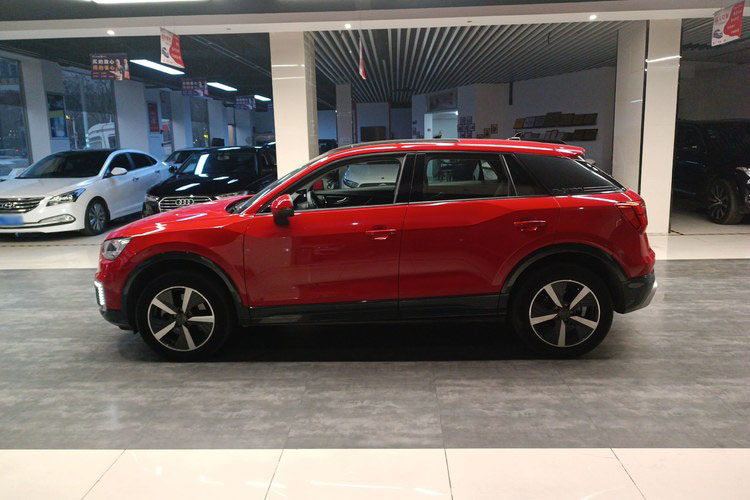 Audi Q2L e-tron265km