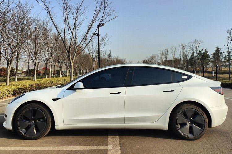 Tesla Model 3 2021 468km