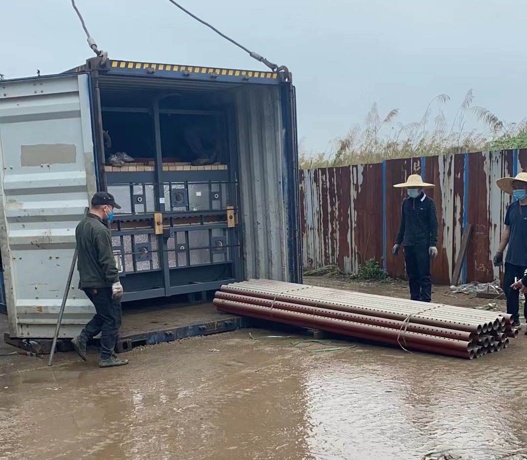 More than 1 km of ceramic tile kiln production line began to be shipped to Iraq