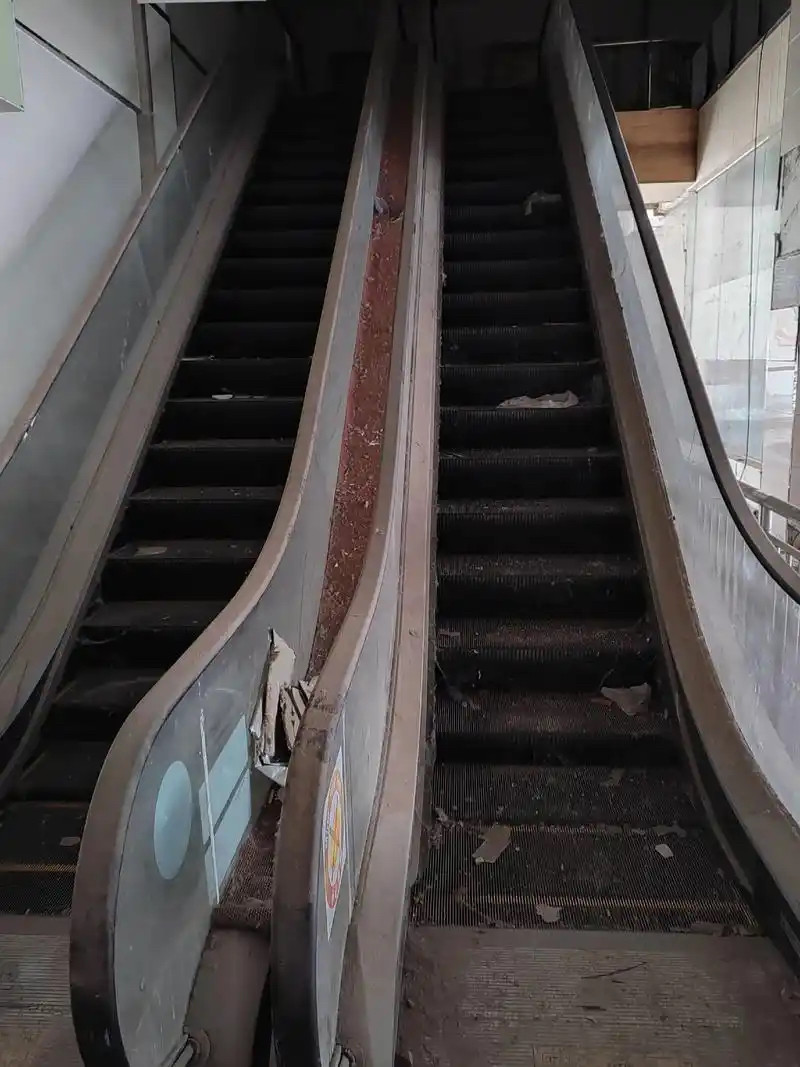 废旧电梯扶梯拆除
