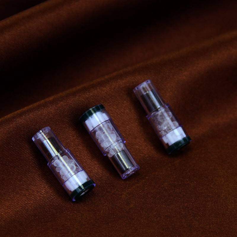 Disposable cigarette holder through the filter core change type of cigarette holder suitable for the magnet triple filter