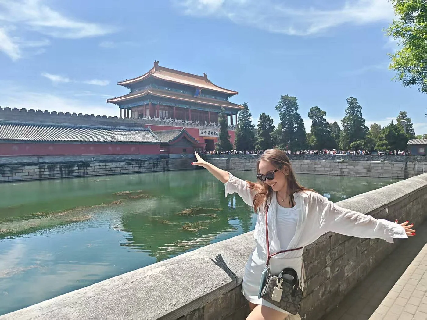 Monica tours