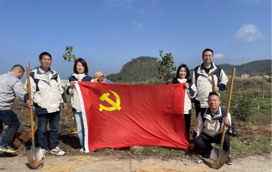 植树节，让我们在大自然的怀抱中学会感恩，用行动回报地球的恩情！