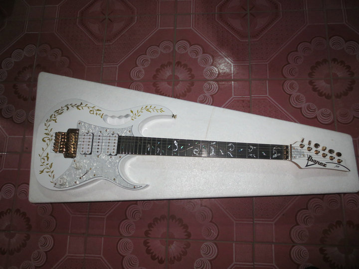 lux guitar