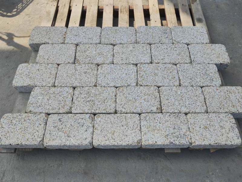 G682 Cobble Stone Tumbled Stone