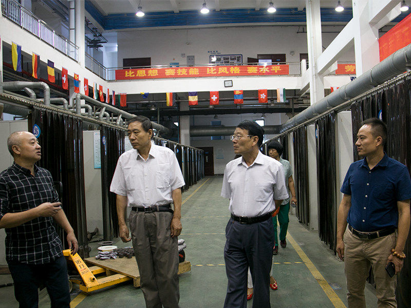 中国焊接协会副会长卢振洋、副秘书长吴九澎莅临中心指导工作