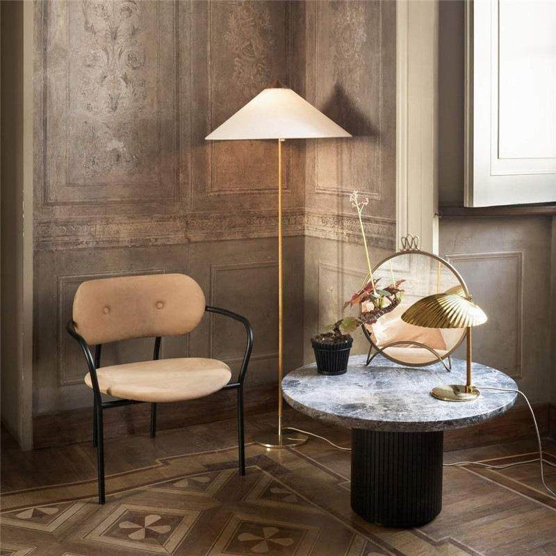 wok hat floor lamp