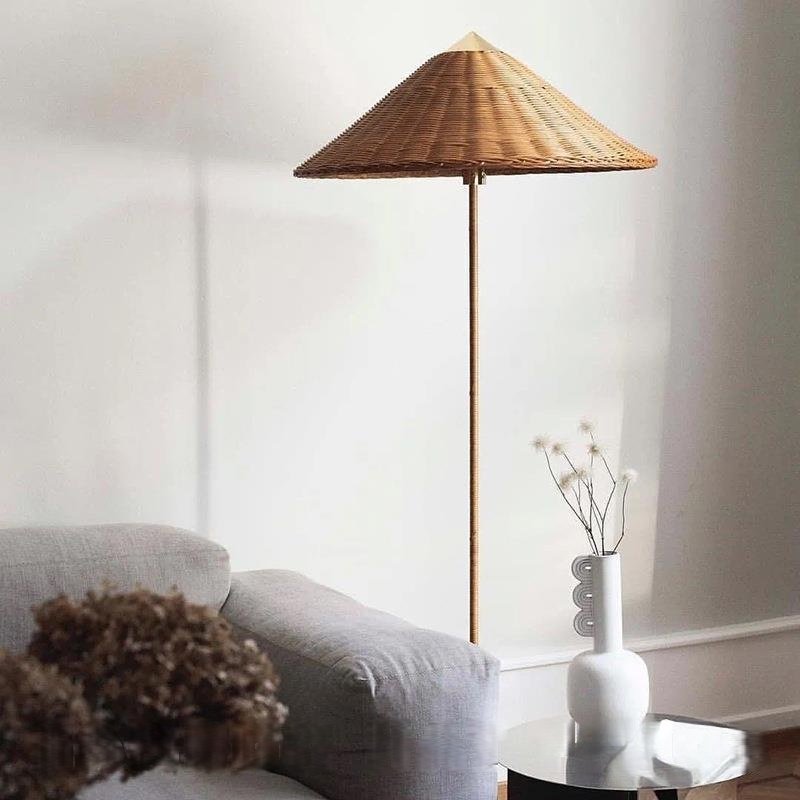 wok hat floor lamp