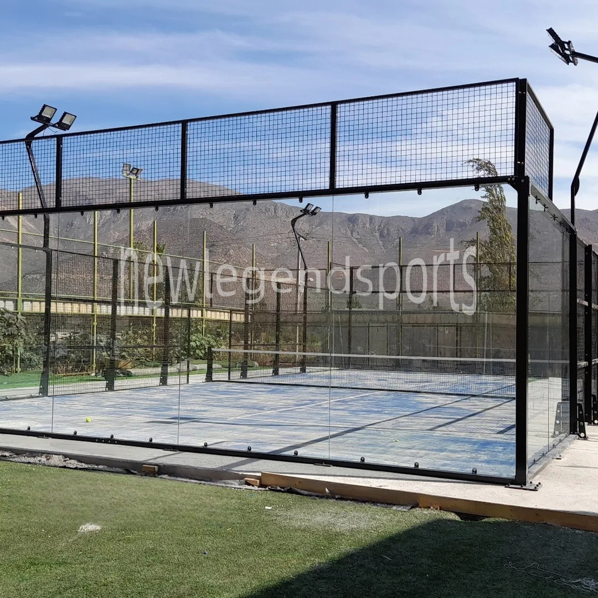 Padel vs Tennis: Comparing the Playing Experience