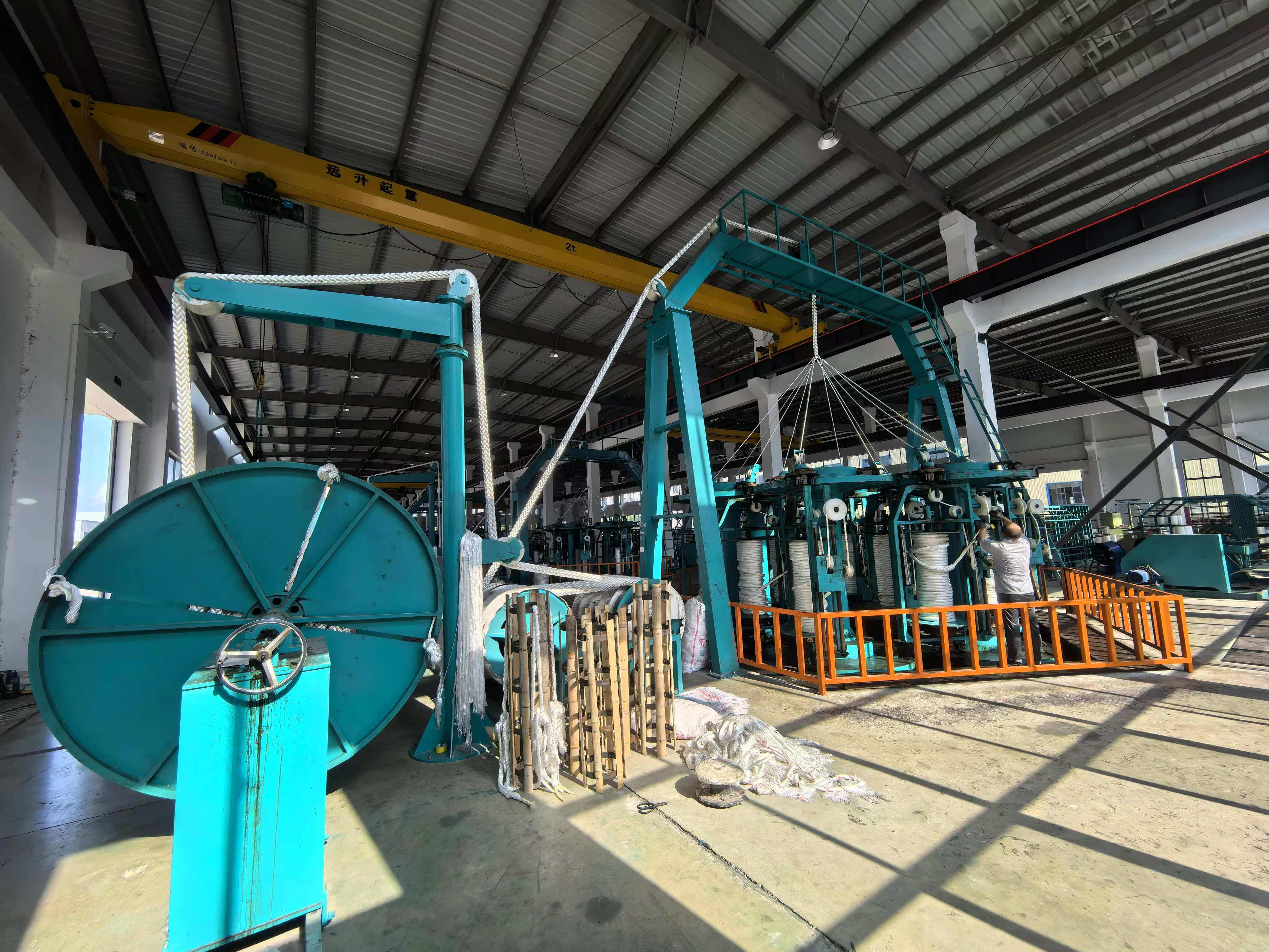 Mainstream materials: modern times mainly use synthetic fibers because of their high strength, light weight and corrosion resistance.