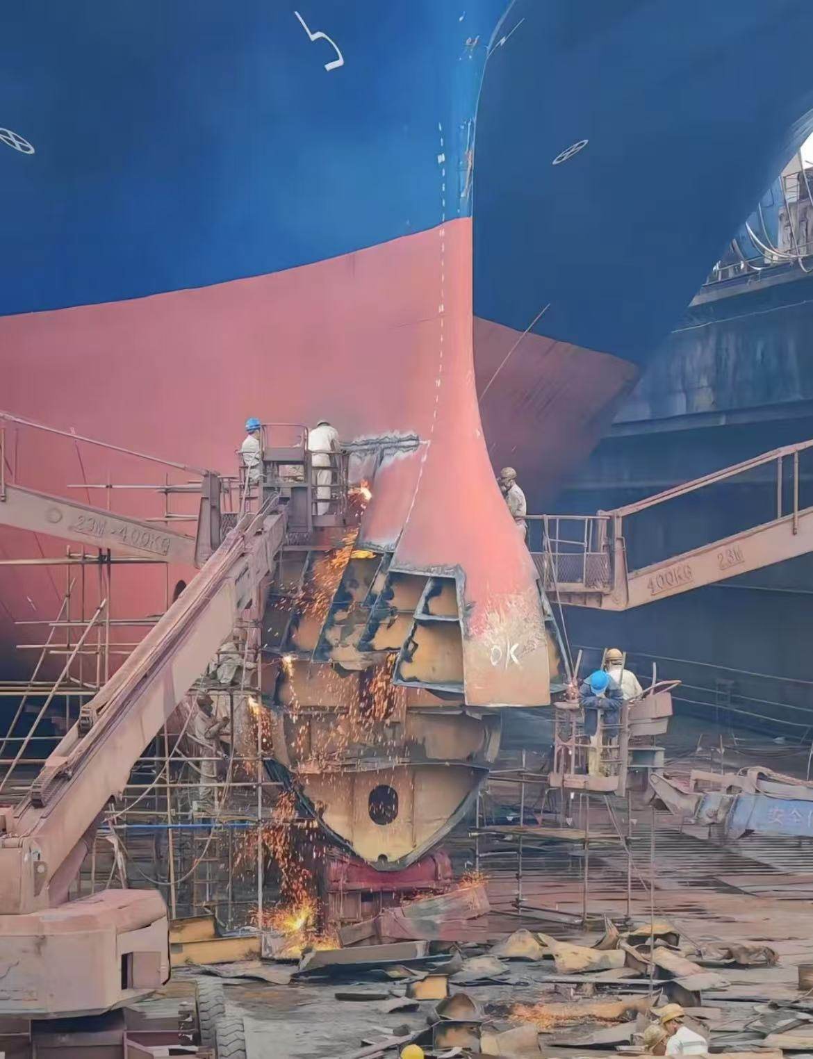 Maintenance and repair during navigation/berthing